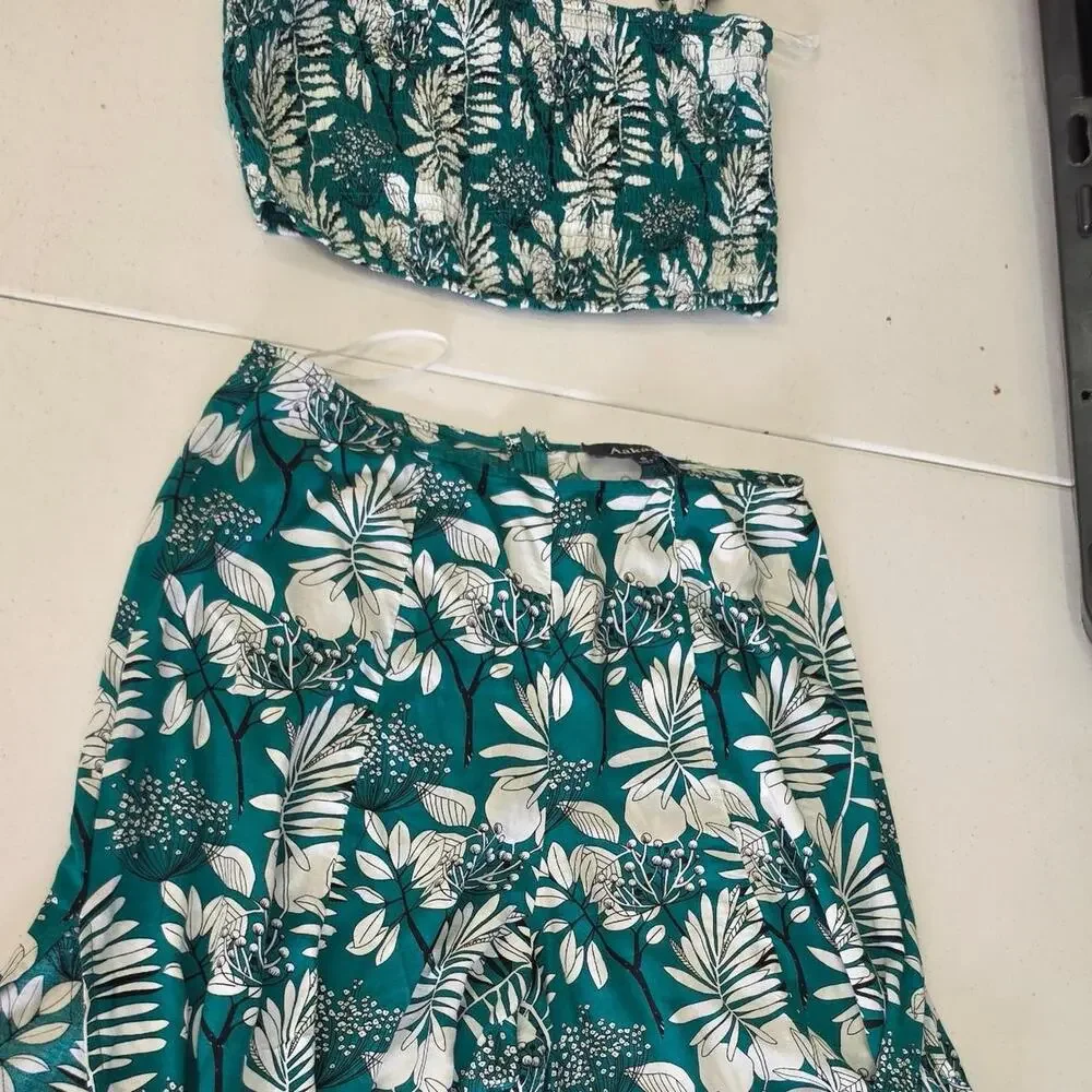 Aakaa green floral 2 piece